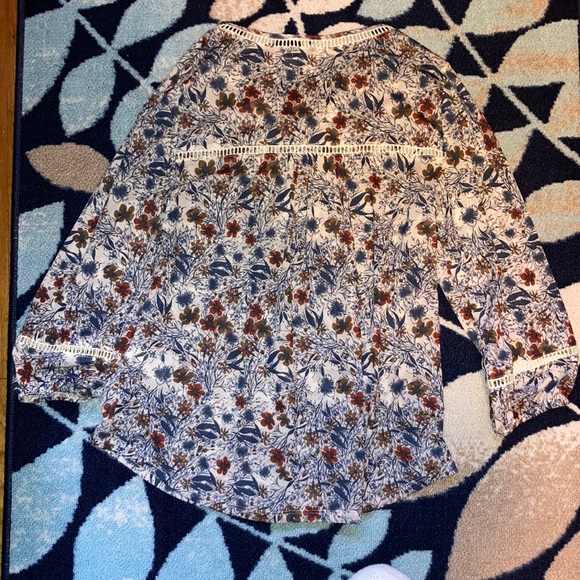 3/10! Spring Blouse - Picture 2 of 2